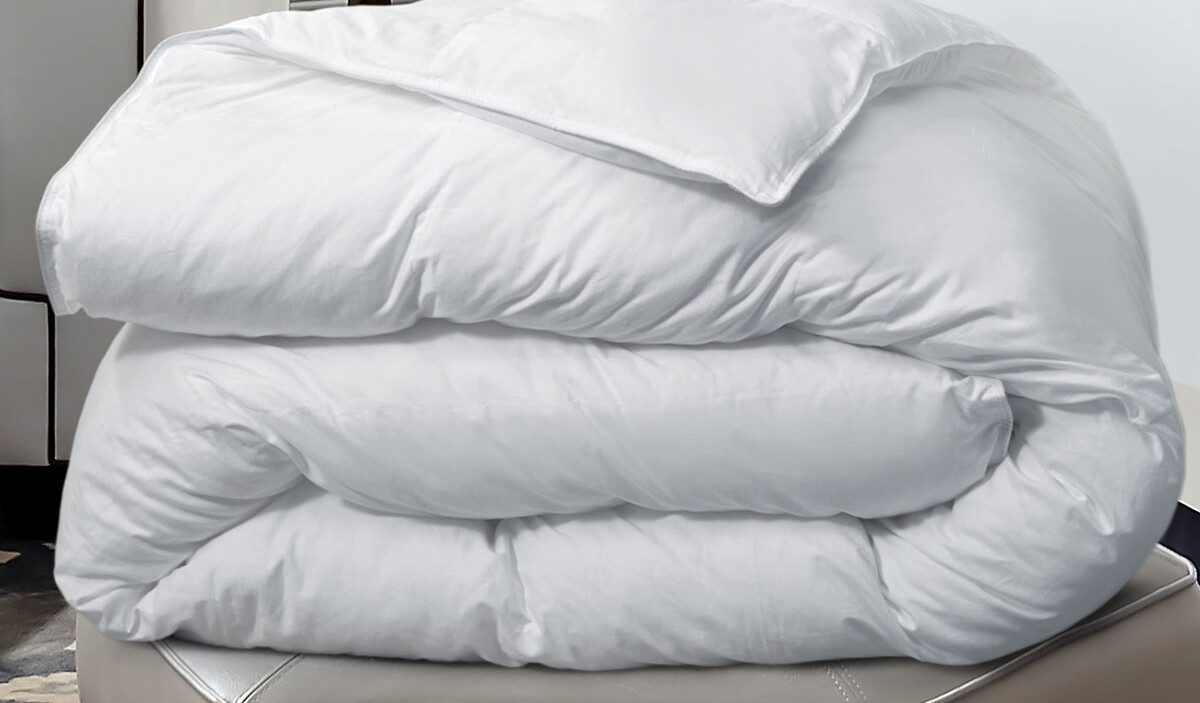 Duvets vs Comforters vs Blankets The Smart Choice for Hotel Bedding